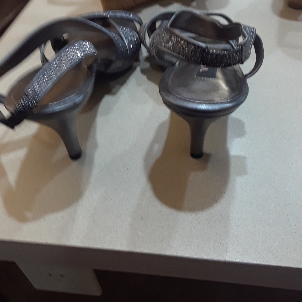 Shoes - Picture 3 of 4